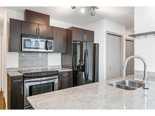 1601-135 13 Avenue Sw, Calgary, AB - Indoor Photo Showing Kitchen With Double Sink With Upgraded Kitchen