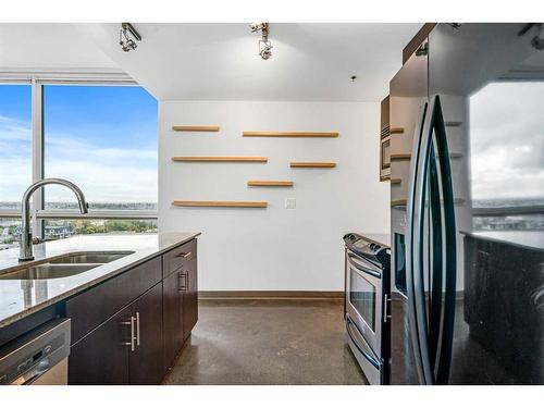 1601-135 13 Avenue Sw, Calgary, AB - Indoor Photo Showing Kitchen With Double Sink With Upgraded Kitchen