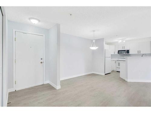 1221-8810 Royal Birch Boulevard Nw, Calgary, AB - Indoor Photo Showing Kitchen