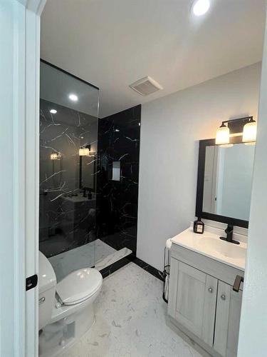 16-2020 16 Avenue Nw, Calgary, AB - Indoor Photo Showing Bathroom