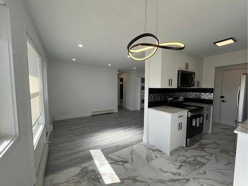 16-2020 16 Avenue Nw, Calgary, AB - Indoor Photo Showing Kitchen