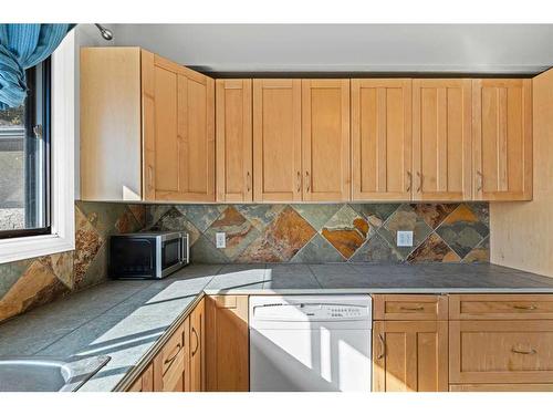 209 Windermere Road Sw, Calgary, AB - Indoor Photo Showing Kitchen