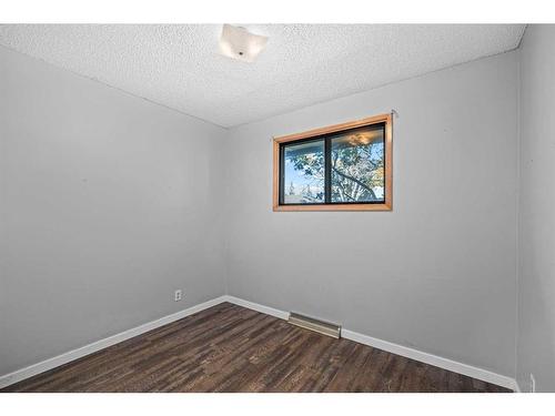 209 Windermere Road Sw, Calgary, AB - Indoor Photo Showing Other Room