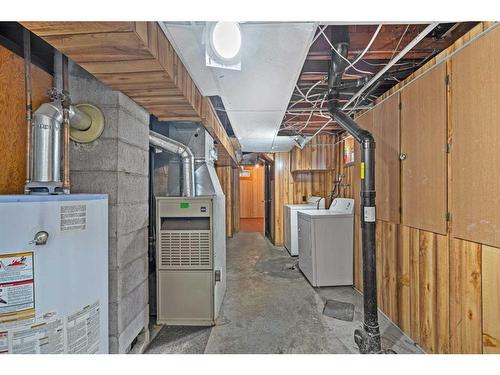 209 Windermere Road Sw, Calgary, AB - Indoor Photo Showing Bathroom