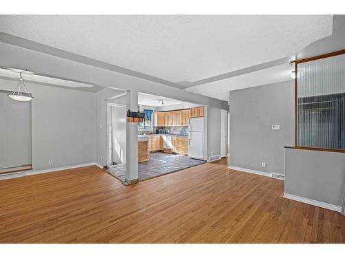 209 Windermere Road Sw, Calgary, AB - Indoor Photo Showing Other Room