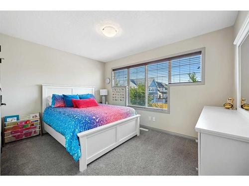 241 Mahogany Parade Se, Calgary, AB - Indoor Photo Showing Bedroom