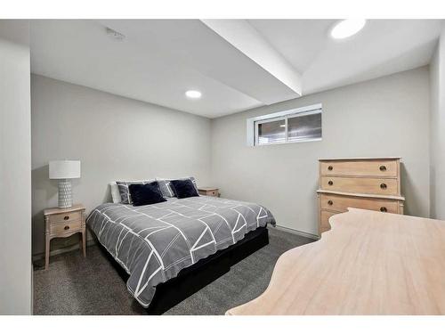 241 Mahogany Parade Se, Calgary, AB - Indoor Photo Showing Bedroom