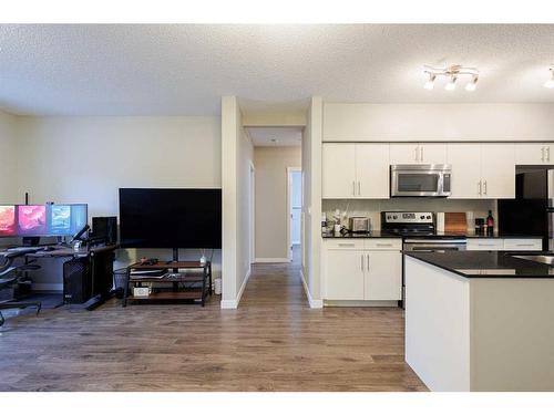 302-1740 9 Street Nw, Calgary, AB - Indoor Photo Showing Kitchen