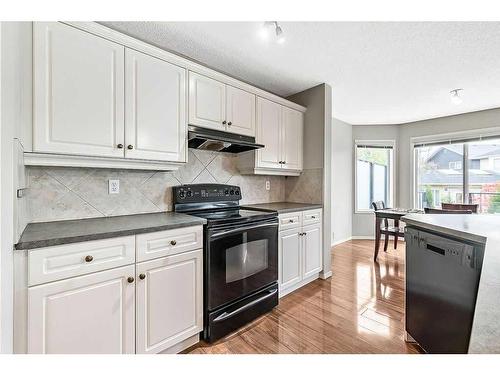 41 Bridlecreek Park Sw, Calgary, AB - Indoor Photo Showing Kitchen