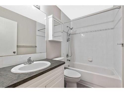 41 Bridlecreek Park Sw, Calgary, AB - Indoor Photo Showing Bathroom