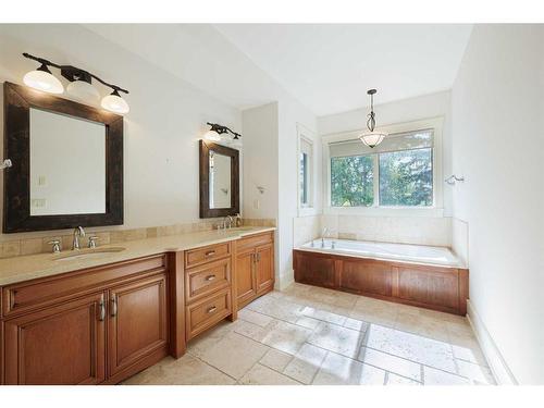 67 Discovery Valley Cove Sw, Calgary, AB - Indoor Photo Showing Bathroom