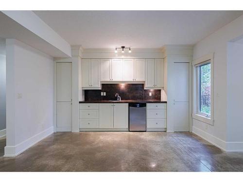 67 Discovery Valley Cove Sw, Calgary, AB - Indoor Photo Showing Kitchen