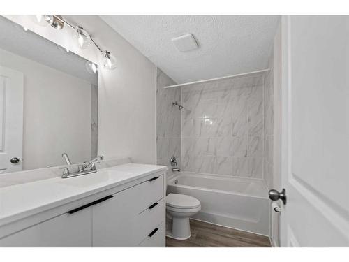 3648 28 Avenue Se, Calgary, AB - Indoor Photo Showing Bathroom