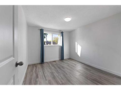 3648 28 Avenue Se, Calgary, AB - Indoor Photo Showing Other Room