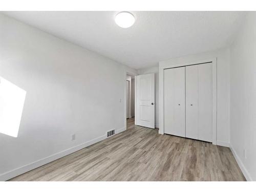 3648 28 Avenue Se, Calgary, AB - Indoor Photo Showing Other Room