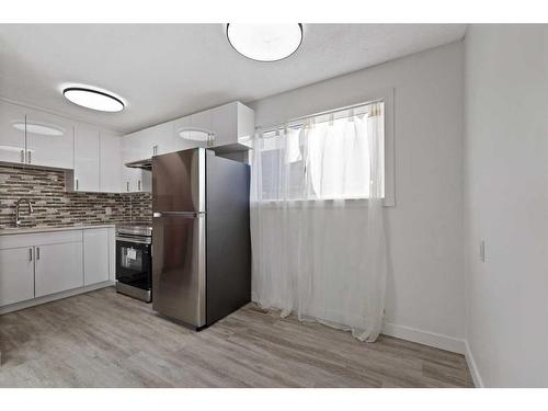 3648 28 Avenue Se, Calgary, AB - Indoor Photo Showing Kitchen