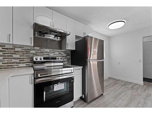 3648 28 Avenue Se, Calgary, AB - Indoor Photo Showing Kitchen