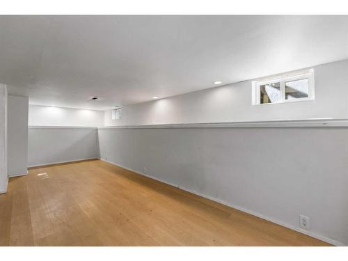 632 12 Avenue Ne, Calgary, AB - Indoor Photo Showing Other Room