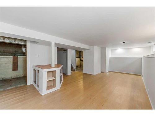 632 12 Avenue Ne, Calgary, AB - Indoor Photo Showing Other Room