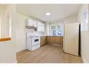 632 12 Avenue Ne, Calgary, AB  - Indoor Photo Showing Kitchen 