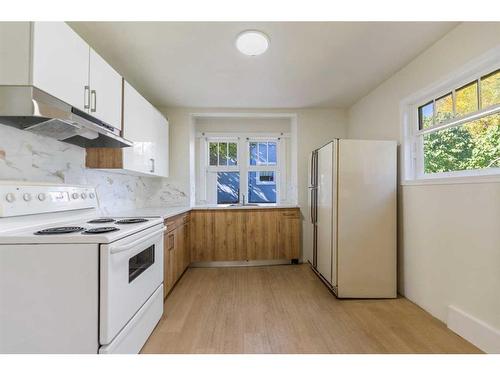 632 12 Avenue Ne, Calgary, AB - Indoor Photo Showing Kitchen