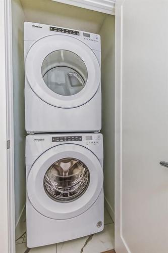 554 Rangeview Street Se, Calgary, AB - Indoor Photo Showing Laundry Room