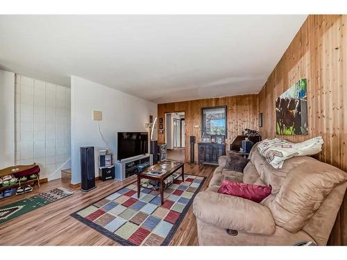 128-2211 19 Street Ne, Calgary, AB - Indoor Photo Showing Living Room