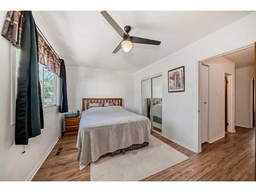 128-2211 19 Street Ne, Calgary, AB - Indoor Photo Showing Bedroom