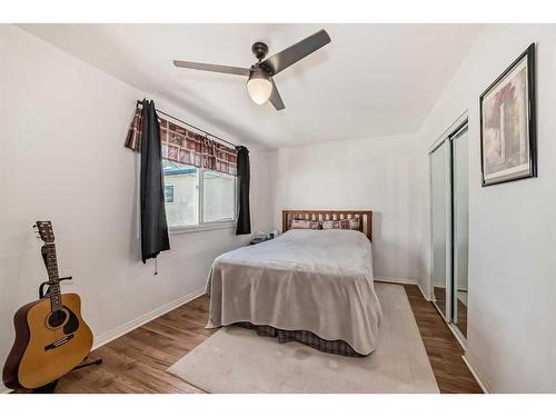 128-2211 19 Street Ne, Calgary, AB - Indoor Photo Showing Bedroom