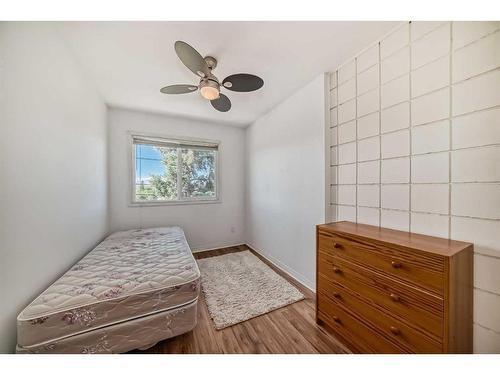 128-2211 19 Street Ne, Calgary, AB - Indoor Photo Showing Bedroom