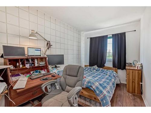 128-2211 19 Street Ne, Calgary, AB - Indoor Photo Showing Bedroom