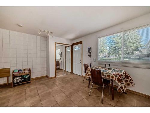 128-2211 19 Street Ne, Calgary, AB - Indoor Photo Showing Dining Room