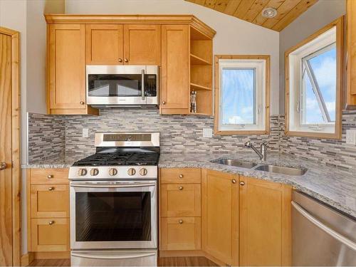 1-185006 Range Road 220, Rural Vulcan County, AB - Indoor Photo Showing Kitchen With Double Sink