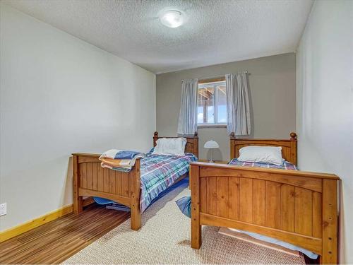 1-185006 Range Road 220, Rural Vulcan County, AB - Indoor Photo Showing Bedroom