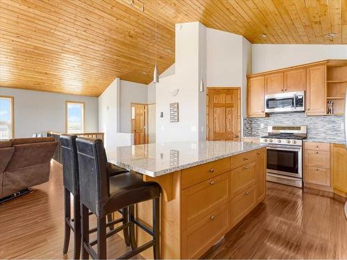 1-185006 Range Road 220, Rural Vulcan County, AB - Indoor Photo Showing Kitchen With Upgraded Kitchen