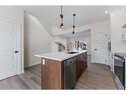 734 Bayview Hill Sw, Airdrie, AB - Indoor Photo Showing Kitchen With Upgraded Kitchen