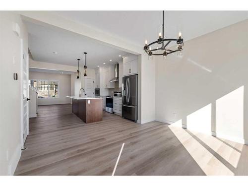 734 Bayview Hill Sw, Airdrie, AB - Indoor Photo Showing Kitchen