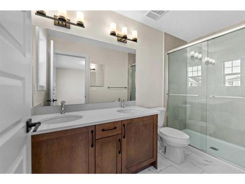 734 Bayview Hill Sw, Airdrie, AB - Indoor Photo Showing Bathroom