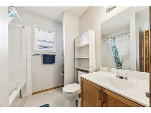 122 Taravista Court Ne, Calgary, AB - Indoor Photo Showing Bathroom