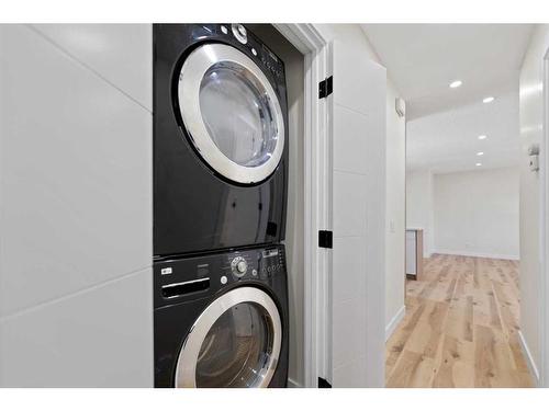 535 Penworth Way Se, Calgary, AB - Indoor Photo Showing Laundry Room