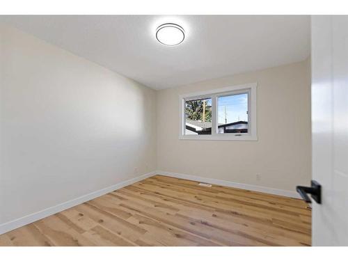 535 Penworth Way Se, Calgary, AB - Indoor Photo Showing Other Room