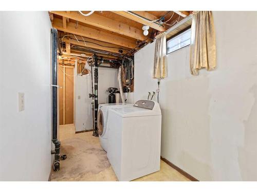 535 Penworth Way Se, Calgary, AB - Indoor Photo Showing Laundry Room