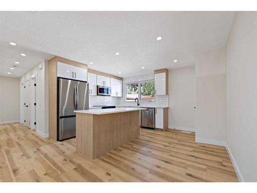 535 Penworth Way Se, Calgary, AB - Indoor Photo Showing Kitchen