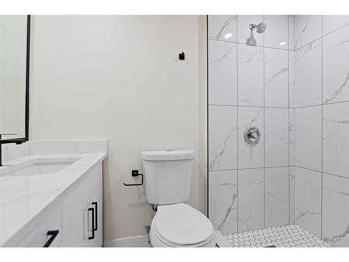 535 Penworth Way Se, Calgary, AB - Indoor Photo Showing Bathroom