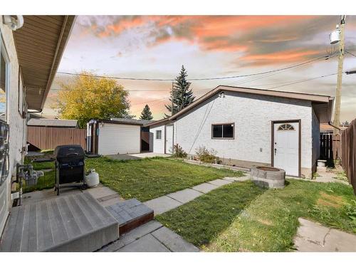 535 Penworth Way Se, Calgary, AB - Outdoor