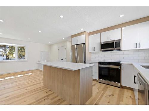 535 Penworth Way Se, Calgary, AB - Indoor Photo Showing Kitchen With Upgraded Kitchen