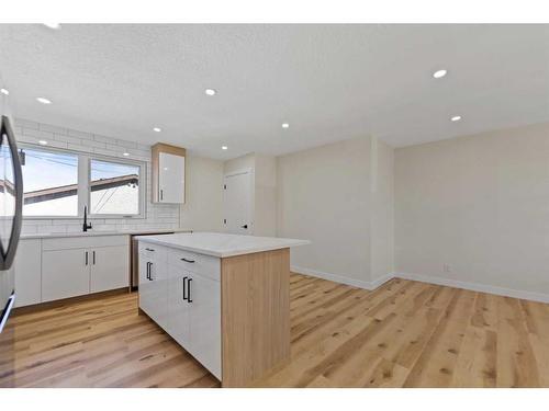 535 Penworth Way Se, Calgary, AB - Indoor Photo Showing Kitchen