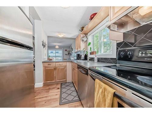 8-810 2 Street Ne, Calgary, AB - Indoor Photo Showing Kitchen With Stainless Steel Kitchen