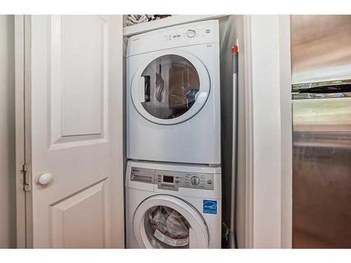 8-810 2 Street Ne, Calgary, AB - Indoor Photo Showing Laundry Room