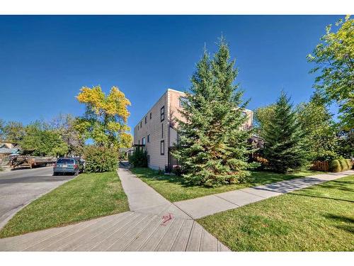 8-810 2 Street Ne, Calgary, AB - Outdoor